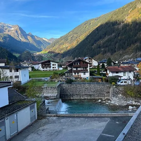 Center Rooms & Apartments Mayrhofen Exterior photo