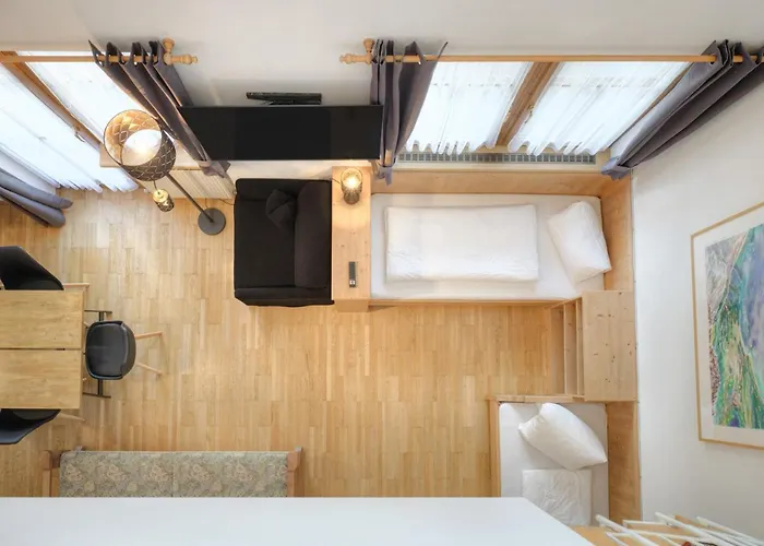 Center Rooms & Apartments